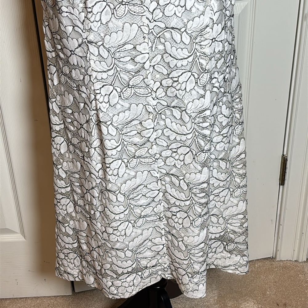 Signature by Robbie Bee Plus Floral Lace Dress - Picture 9 of 12